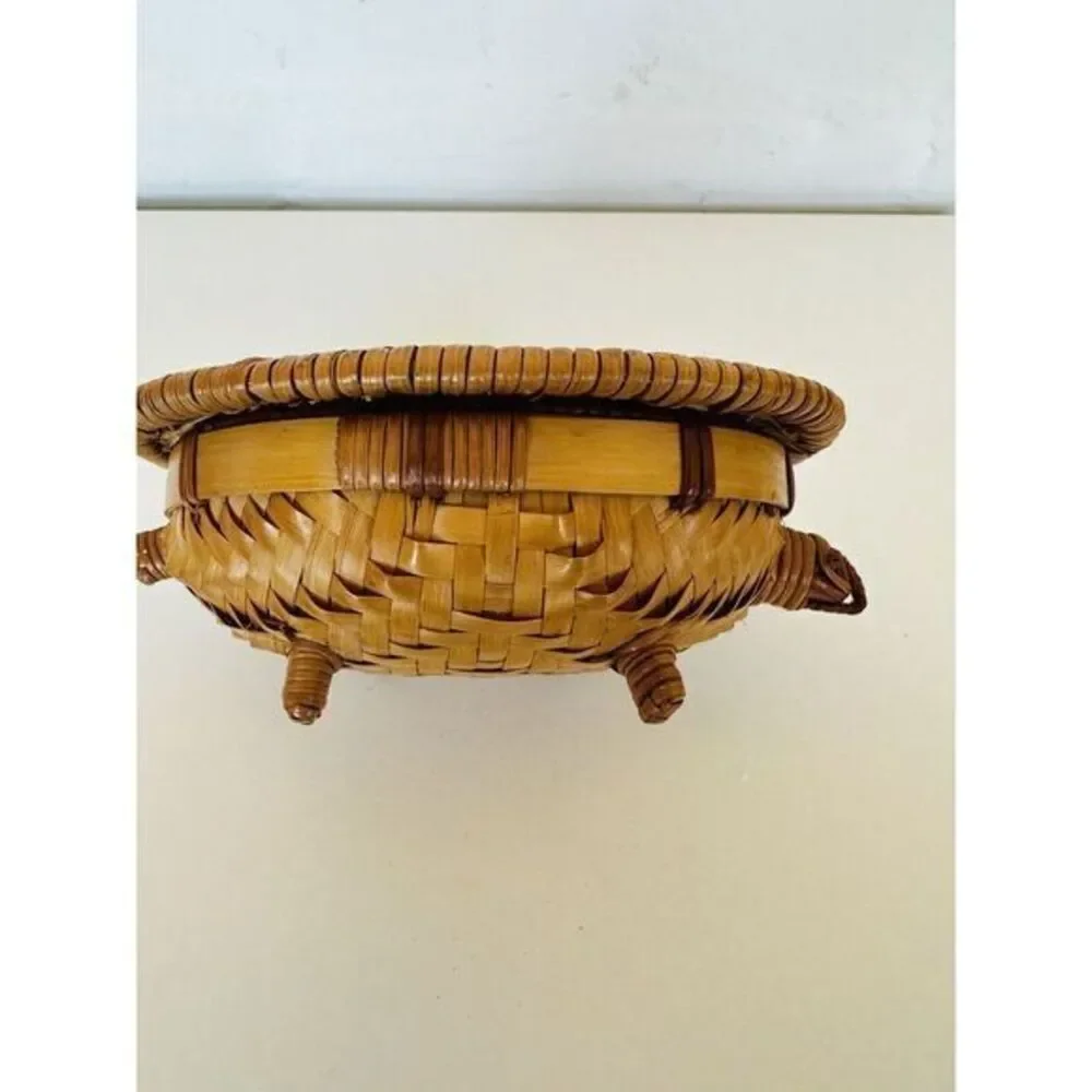 Rattan Turtle Armadillo Basket with Lid ‎ Decorative Box